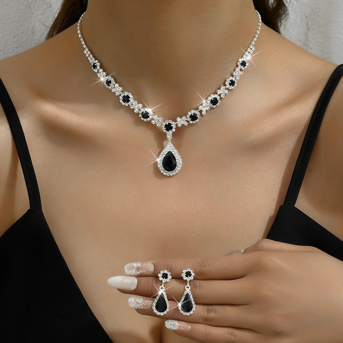 3 pieces of women's crystal droplet necklace with earrings